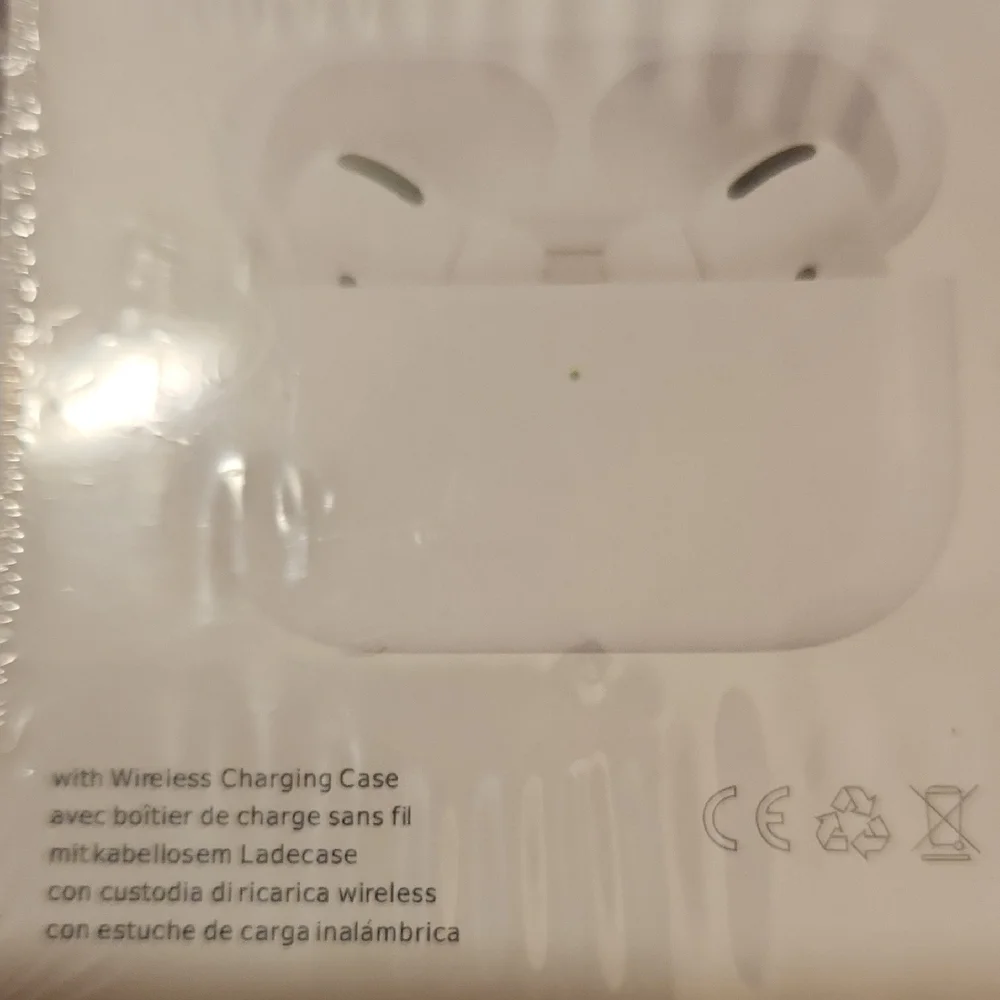 Source Unknown Wireless Earbuds - White